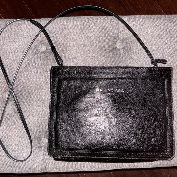 Balenciaga side bag 🖤 MAKE ANY OFFER - Picture 4 of 12